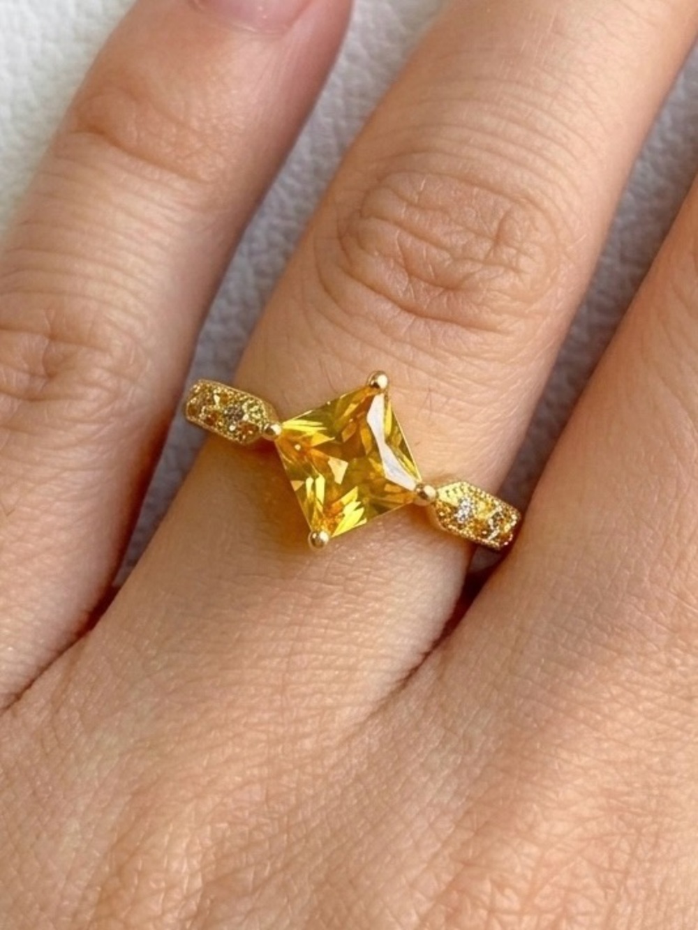 Elegant Gold Ring with Yellow Gemstone